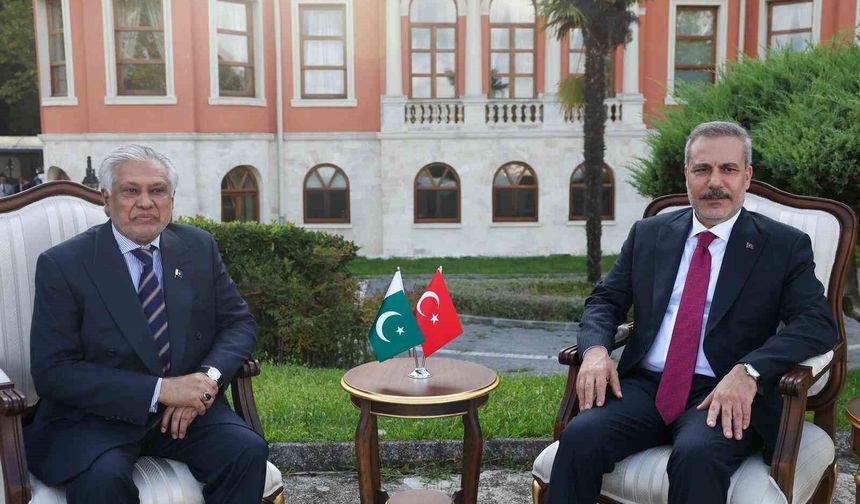 Bakan Fidan, Pakistanlı mevkidaşı Dar ile bir araya geldi