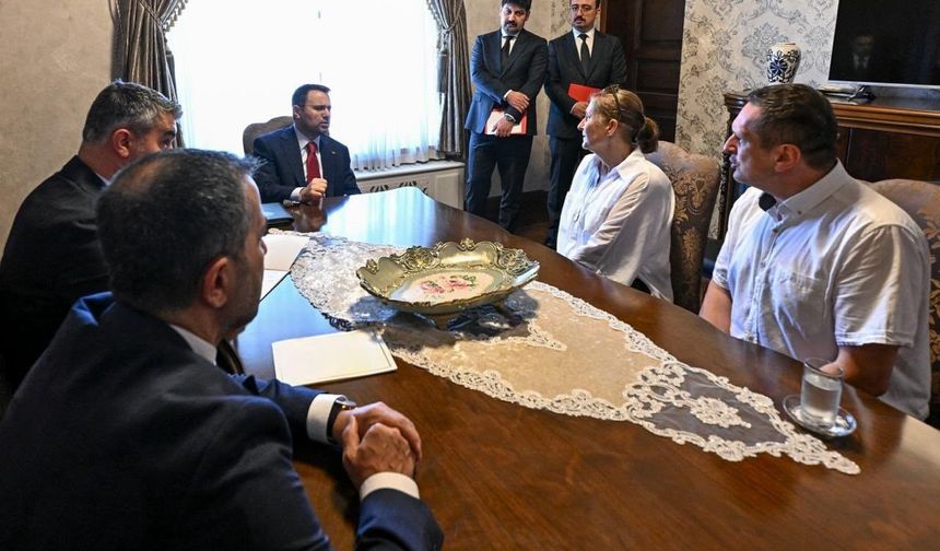 Bakan Gürlek, Emir Yuşa'nın Ailesiyle Bir Araya Geldi