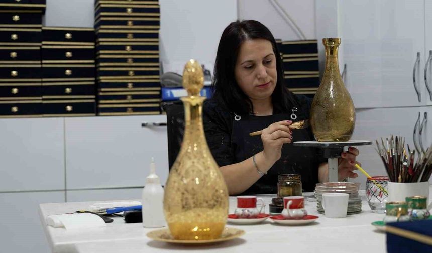 Cam, ustaların elinden hayat buluyor