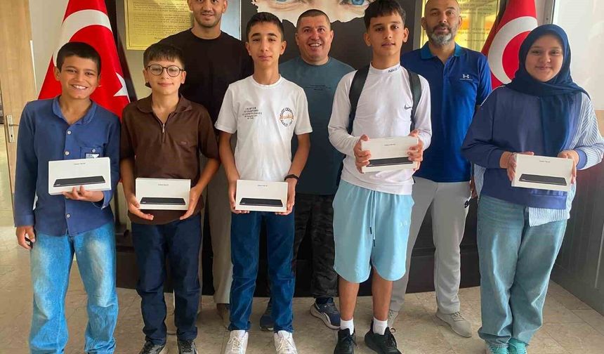 Çameli İmam Hatip Ortaokulu'ndan mezun olan başarılı öğrenciler ödüllendirildi