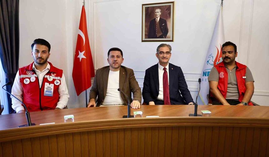 Damla Gönüllülük Hareketi heyeti Başkan Arı'yı ziyaret etti