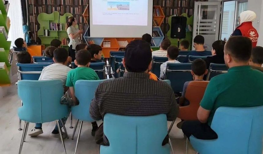 Dijital Tehlikeler Gençlere Anlatıldı