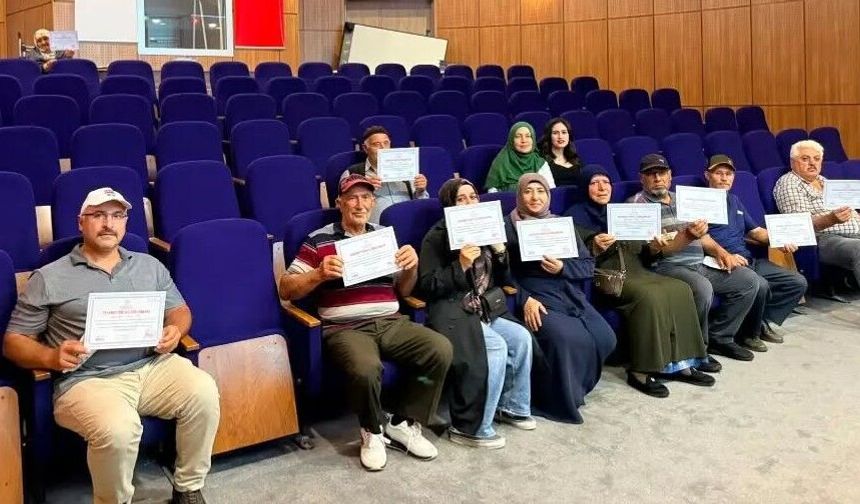 Diyabet Okulu'ndan mezun olan hastalara diplomaları verildi