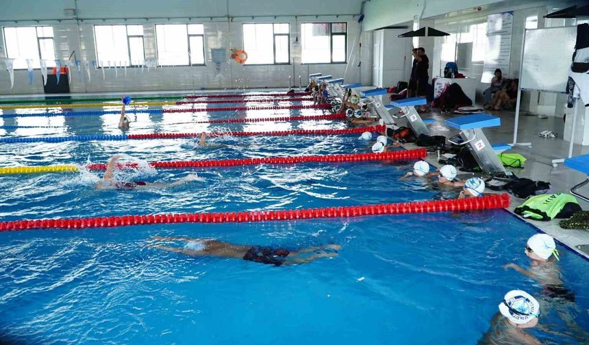 Erciyes Kamp Merkezi, Profesyonel Yüzme Kulüplerinin Sezon Hazırlıklarına Ev Sahipliği Yapıyor