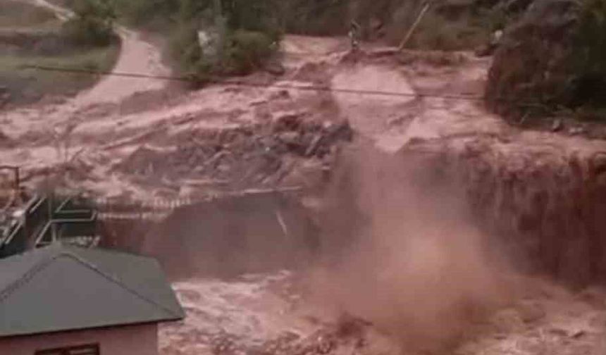 Giresun'da Sağanak Yağış Hayatı Olumsuz Etkiledi