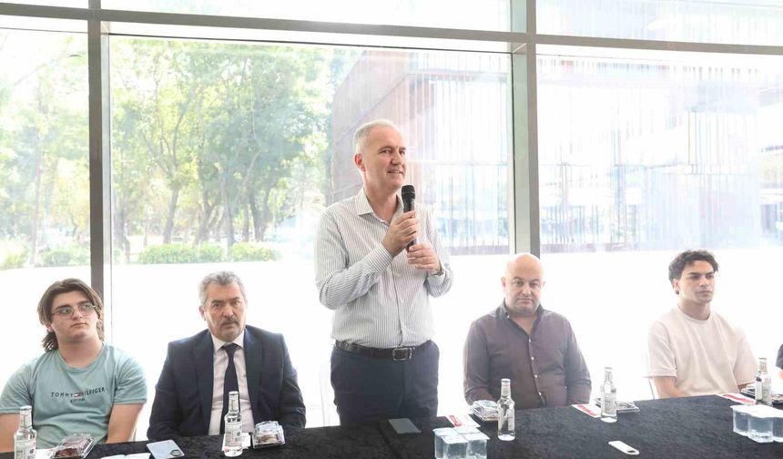 İnegöl Belediye Başkanı Taban, YKS'de İlk 30 Bine Giren Öğrencilerle Buluştu