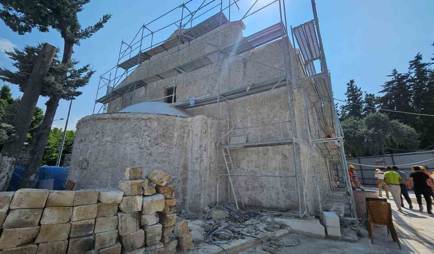 İskenderun'daki 441 Yıllık Kilise, Deprem Sonrası Orijinaline Uygun Şekilde Restore Ediliyor