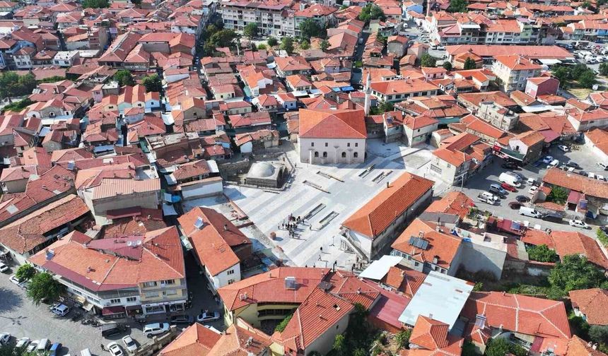 Kula'da Tarihi Çarşıya Yeni Bir Meydan