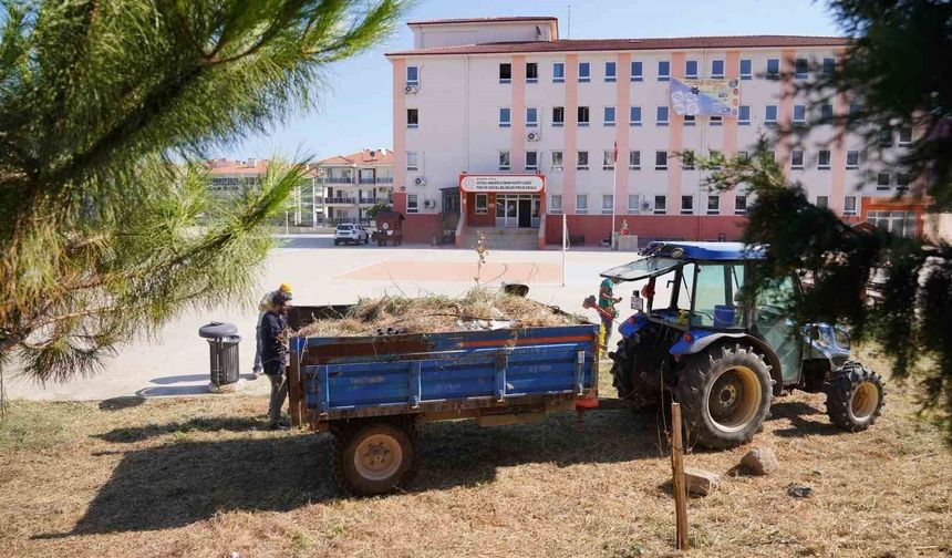 Okul Bahçelerinde Temizlik Seferberliği