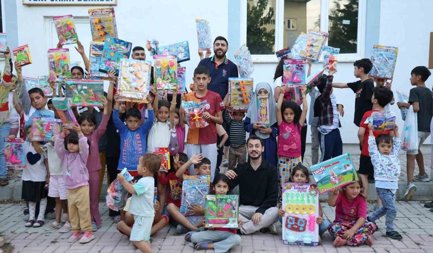 Rojin Kabaiş Anısına Elazığ'da Çocuklara Oyuncak Dağıtıldı