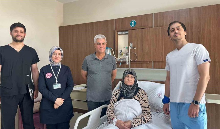 Siirt'te revizyon diz protezi ameliyatı başarıyla yapıldı