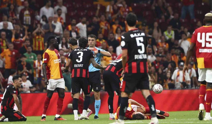 Süper Lig'de sezonun ilk kırmızı kartı Kyziridis'e verildi