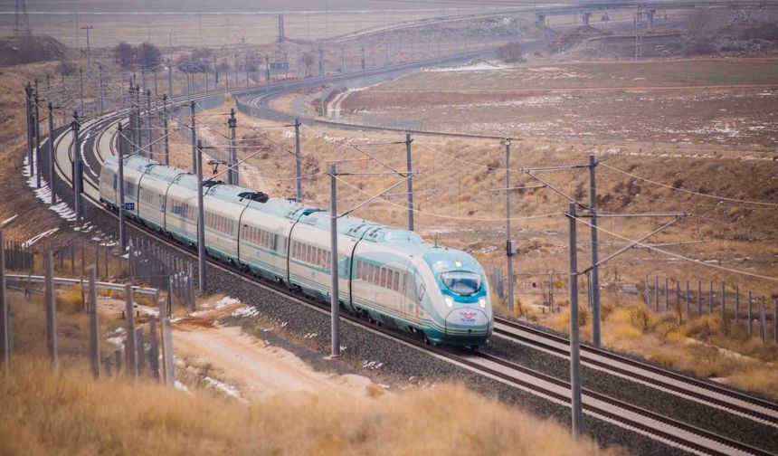 Uraloğlu: 'Demiryolu ağını 13 bin 919 kilometreye çıkardık'