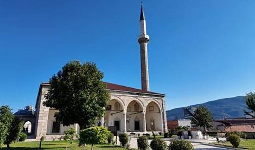 Üsküp'te 6 asırlık Osmanlı mirası Sultan Murat Camii, felaketlere rağmen dimdik ayakta