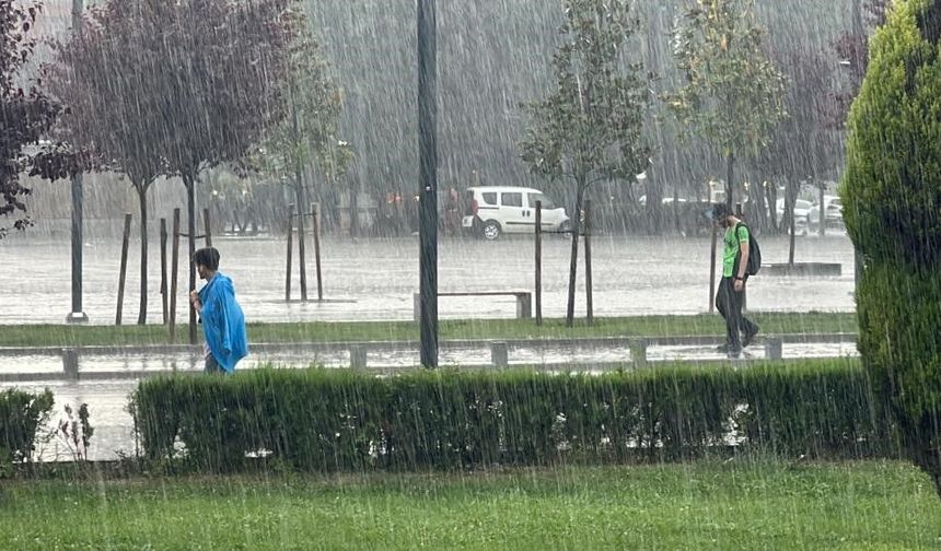 Meteoroloji’den 14 Eylül uyarısı! Yeni haftaya sağanakla giriyoruz: Bu illerde yaşayanlar dikkat