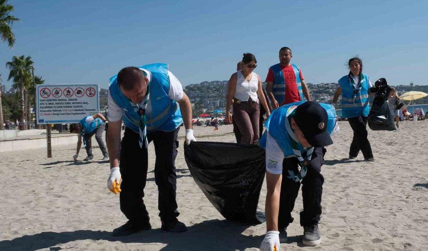 Büyükçekmece'de Deniz Temizliği ile Çevre Duyarlılığına Vurgu Yapıldı