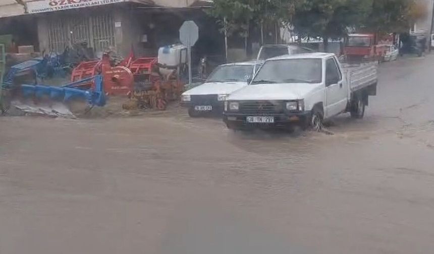 Develi'de Aniden Gelen Sağanak Yağış Hayatı Olumsuz Etkiledi