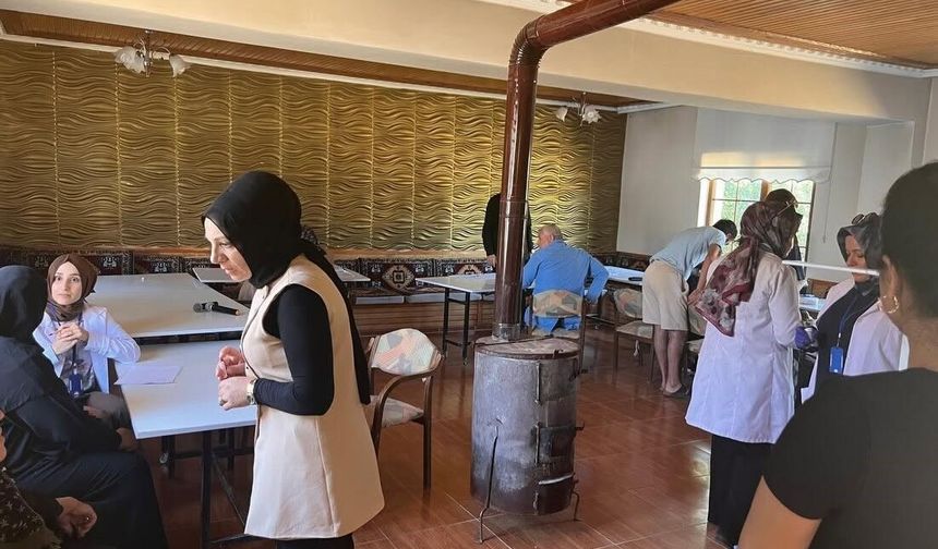 Erzincan'da Sağlık Ekipleri Köyleri Ziyaret Ederek Bilgilendiriyor