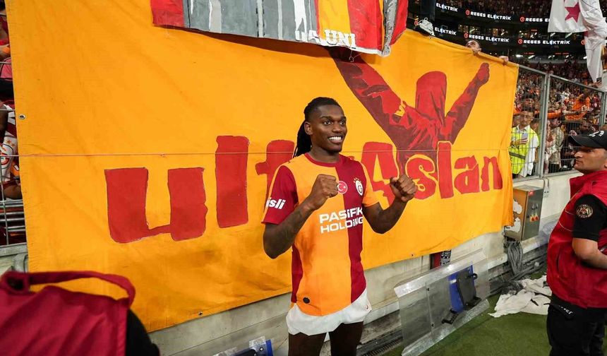 Galatasaray'ın Galibiyetinde Rafael Leao'dan Üçlü Kutlama