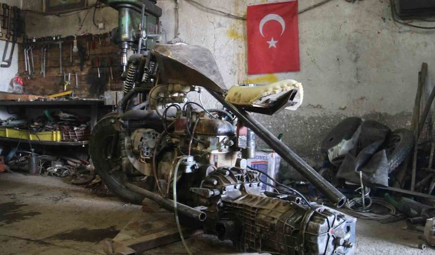 Genç Mucit, Babasının İkna Edilmesiyle Araba Motorundan Motosiklet Üretti