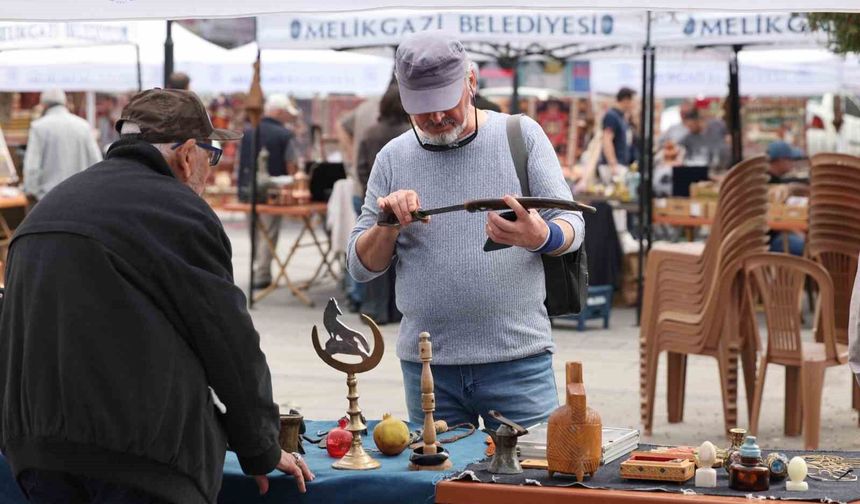 Melikgazi'de Antika Pazarı: Nostalji Rüzgarı Esti