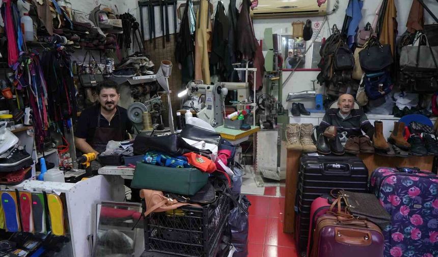 Okul Dönemi ve Yağmurlar Ayakkabı Tamircilerine Can Suı Oldu