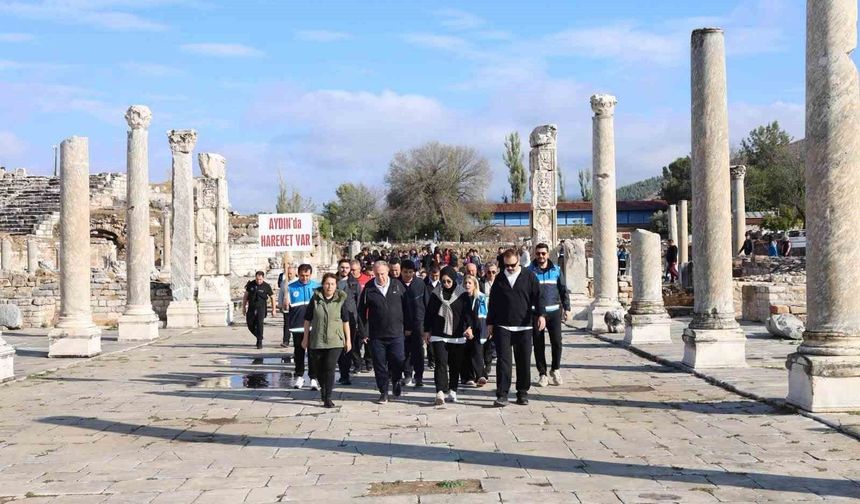 Afrodisias'ta Sağlıklı Yaşam İçin Farkındalık Yürüyüşü Düzenlendi