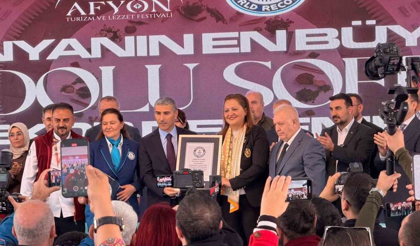 Afyonkarahisar, Guinness Rekorlar Kitabı'na 'Dünyanın En Büyük Anadolu Sofrası' ile Girdi