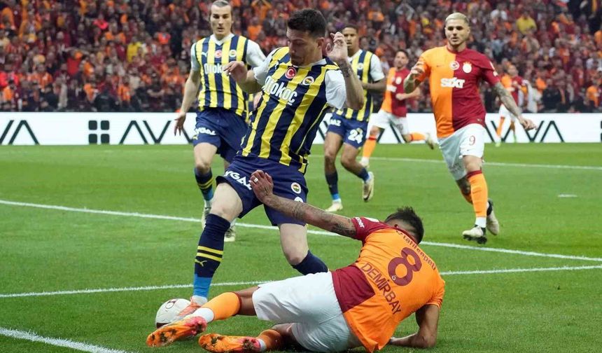 Galatasaray-Fenerbahçe derbisinde sürpriz kadrolar! İlk 11'ler açıklandı, yıldızlar sahnede