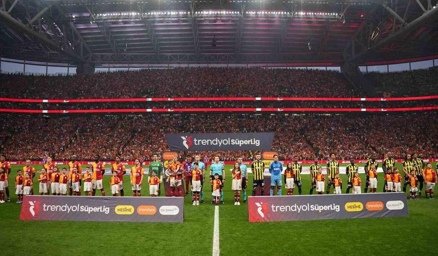 Süper Lig puan durumu derbi sonrası değişti! Galatasaray zirveye yerleşti, Fenerbahçe 5. sıraya geriledi