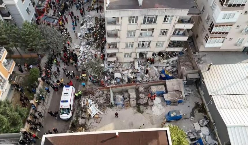 Maltepe’de 7 katlı bina çöktü! Enkazdan kurtarma çalışmaları sürüyor