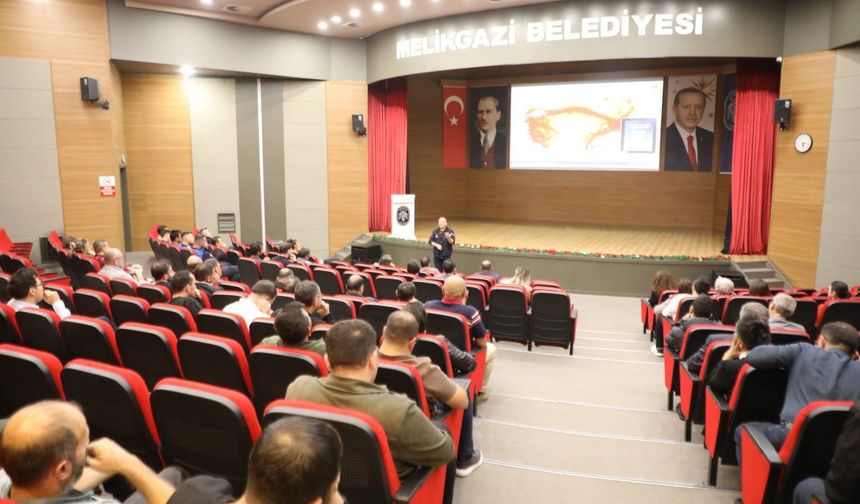 Melikgazi Belediyesi personeline afet farkındalık eğitimi verildi