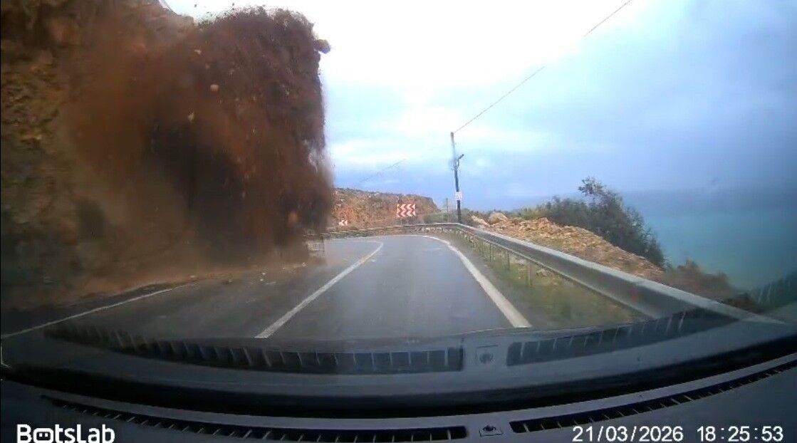 Mersin Antalya Karayolu'nda Heyelan Anı Araç Kamerasında Görüntülendi