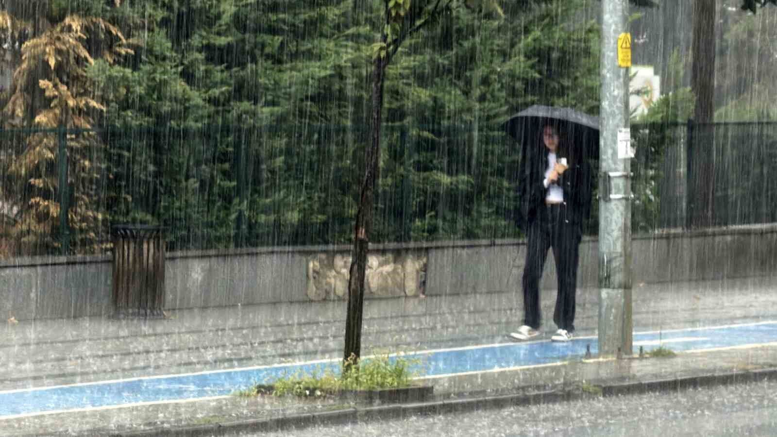 İstanbul 5 günlük hava durumu: Sağanak yağış geliyor, sıcaklıklar sert düşecek!