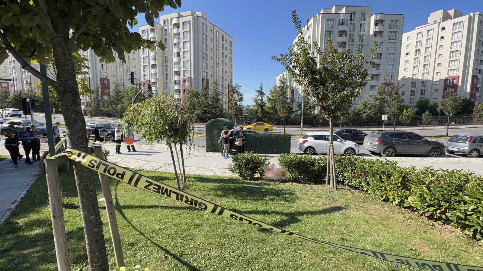 Başakşehir'de Alacak Verecek Kavgasında Silahlar Konuştu: 2 Yaralı