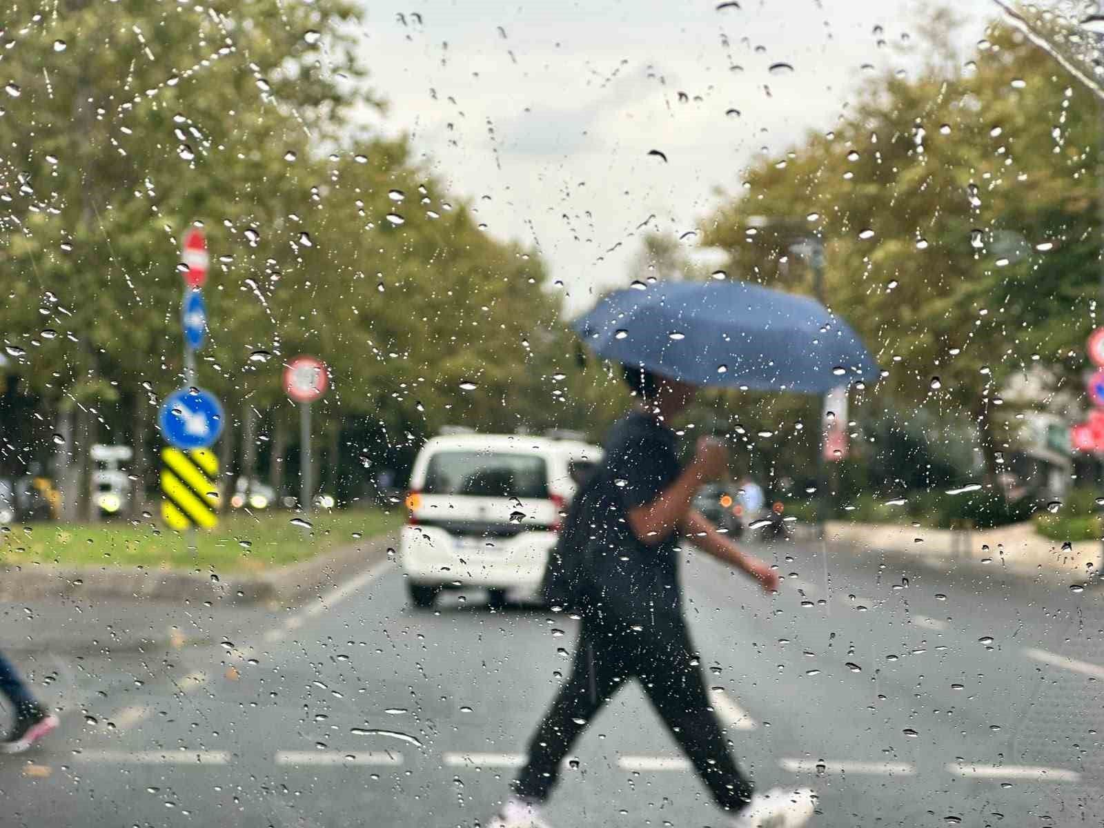 İstanbul'a sağanak ve soğuk hava uyarısı! 3 gün boyunca hava değişiyor: 29 Ekim'de yağmur var mı?