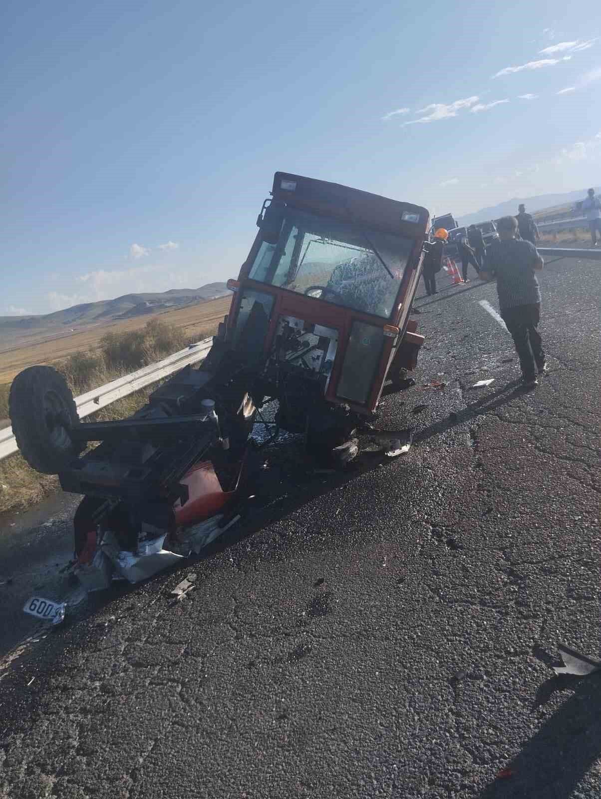 Kars'ta Trafik Kazası: Traktör ile Otomobil Çarpıştı, 6 Yaralı