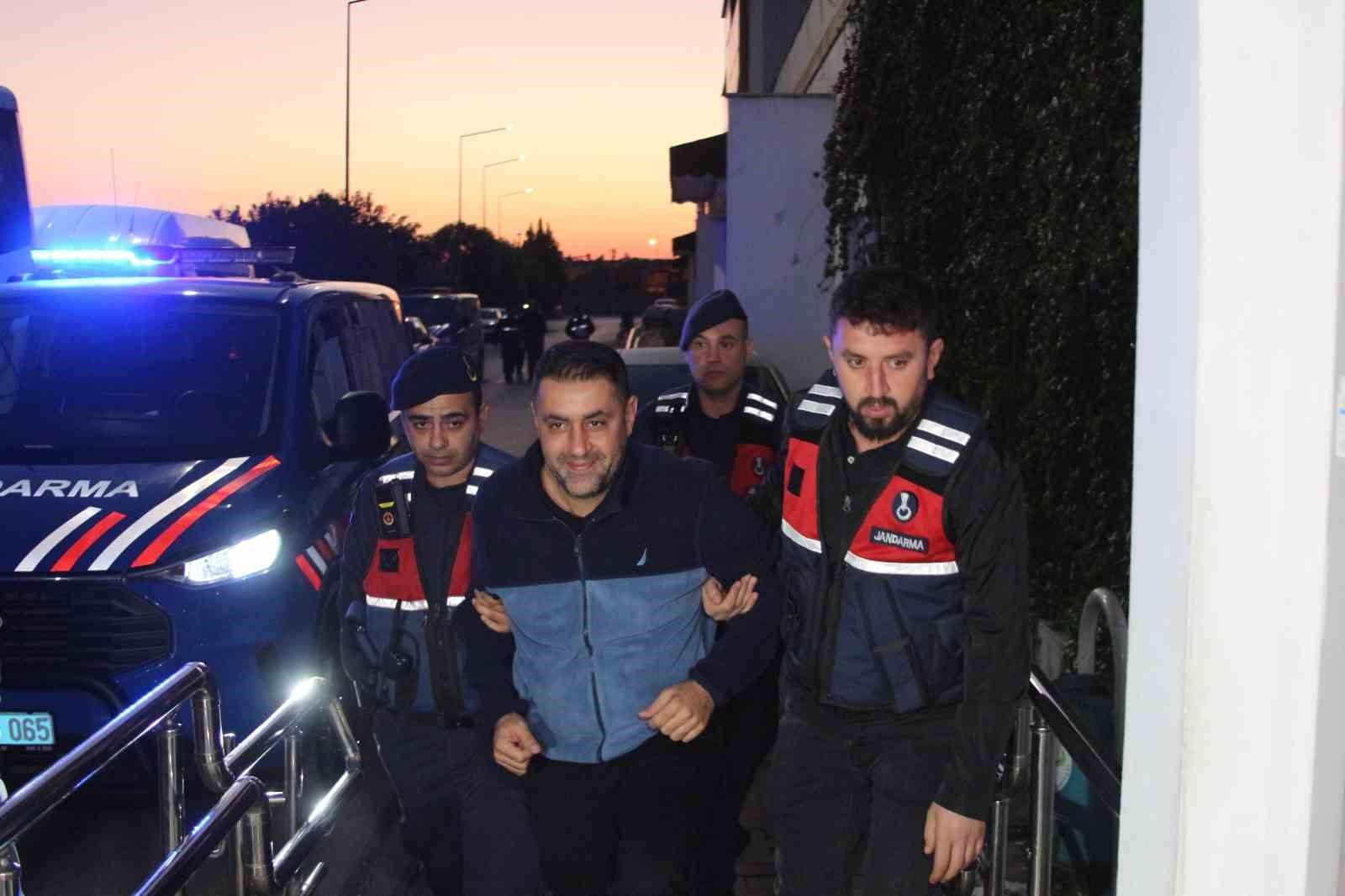 Çukurova Belediyesi'ne yönelik operasyonda şüpheliler adliyeye sevk edildi
