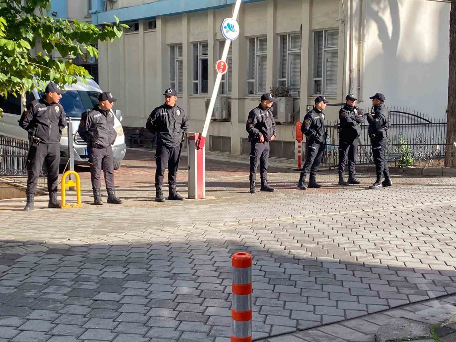 Denizli'deki Merkezefendi Belediyesi'ne düzenlenen operasyon