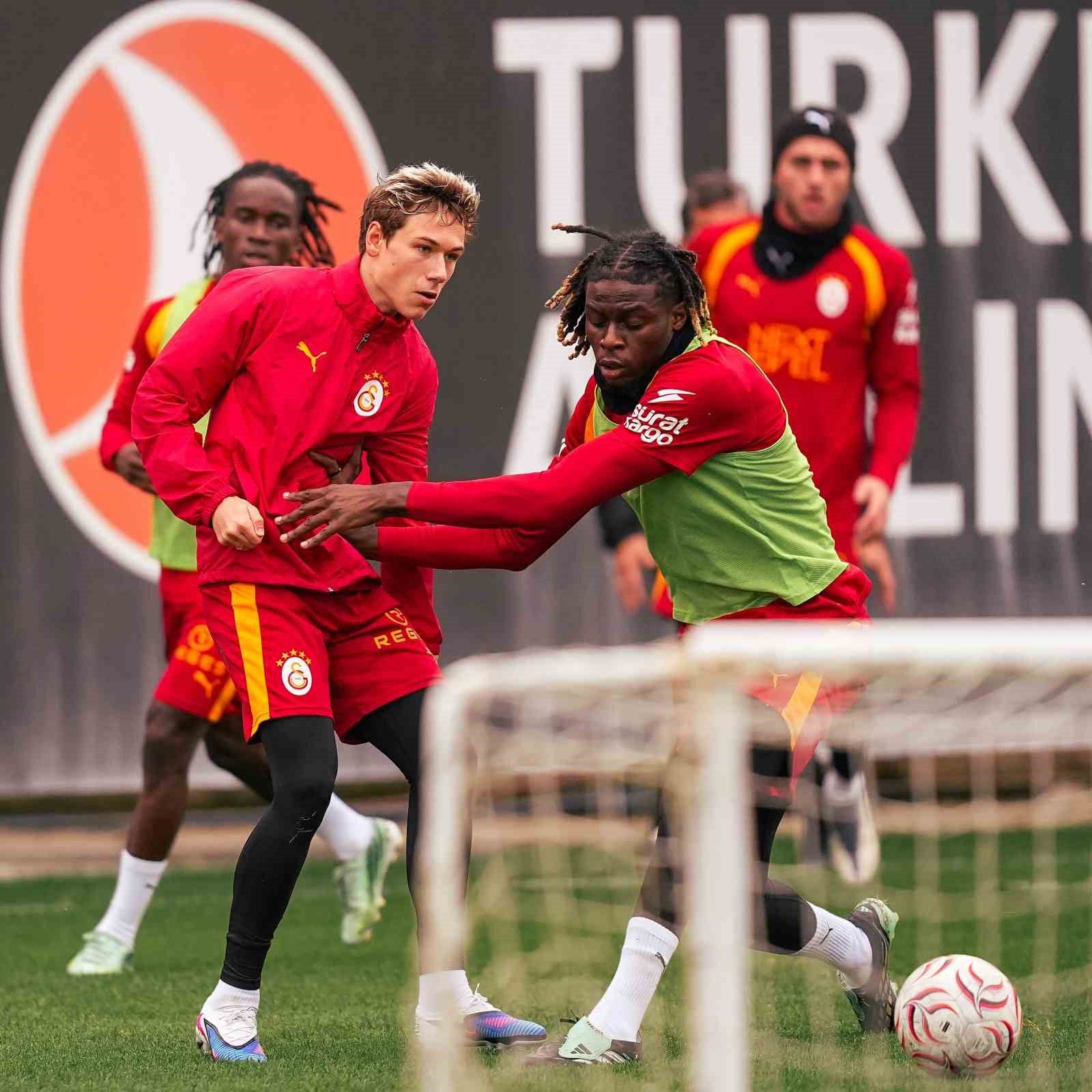 Galatasaray Konyaspor Maçında 6 Oyuncu Değişikliği! İşte Kuralın Perde Arkası