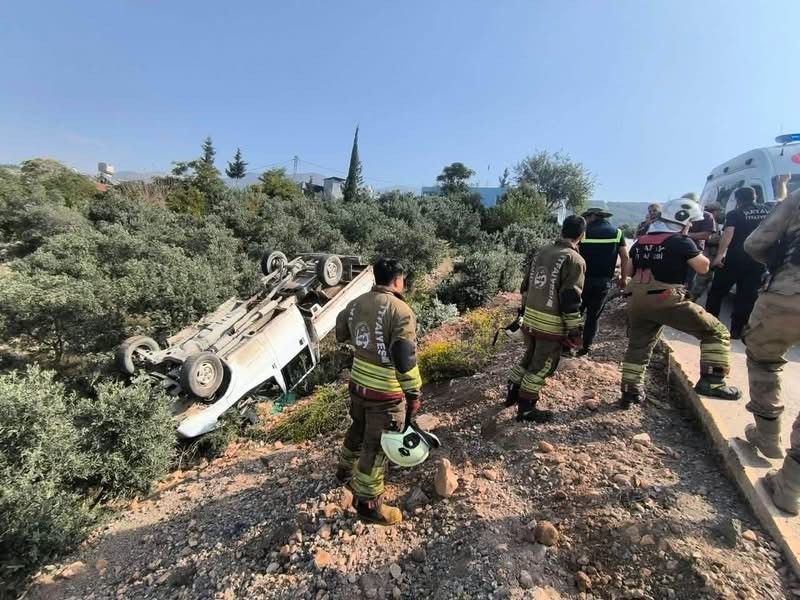 İskenderun'da zeytin bahçesine uçan kamyonetin sürücüsü yaralandı