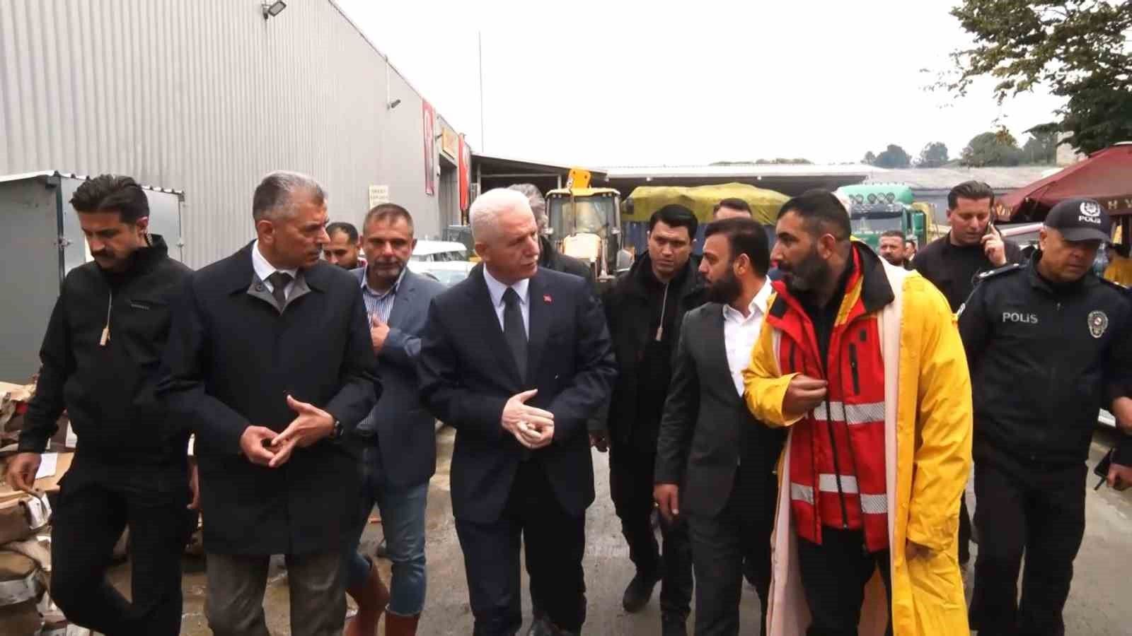 İstanbul Valisi Gül, Kemerburgaz'da selden etkilenenleri dinledi