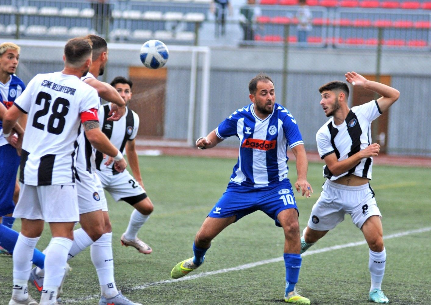 İzmirspor, Çeşme Belediyespor'u 5-1 mağlup ederek başladı