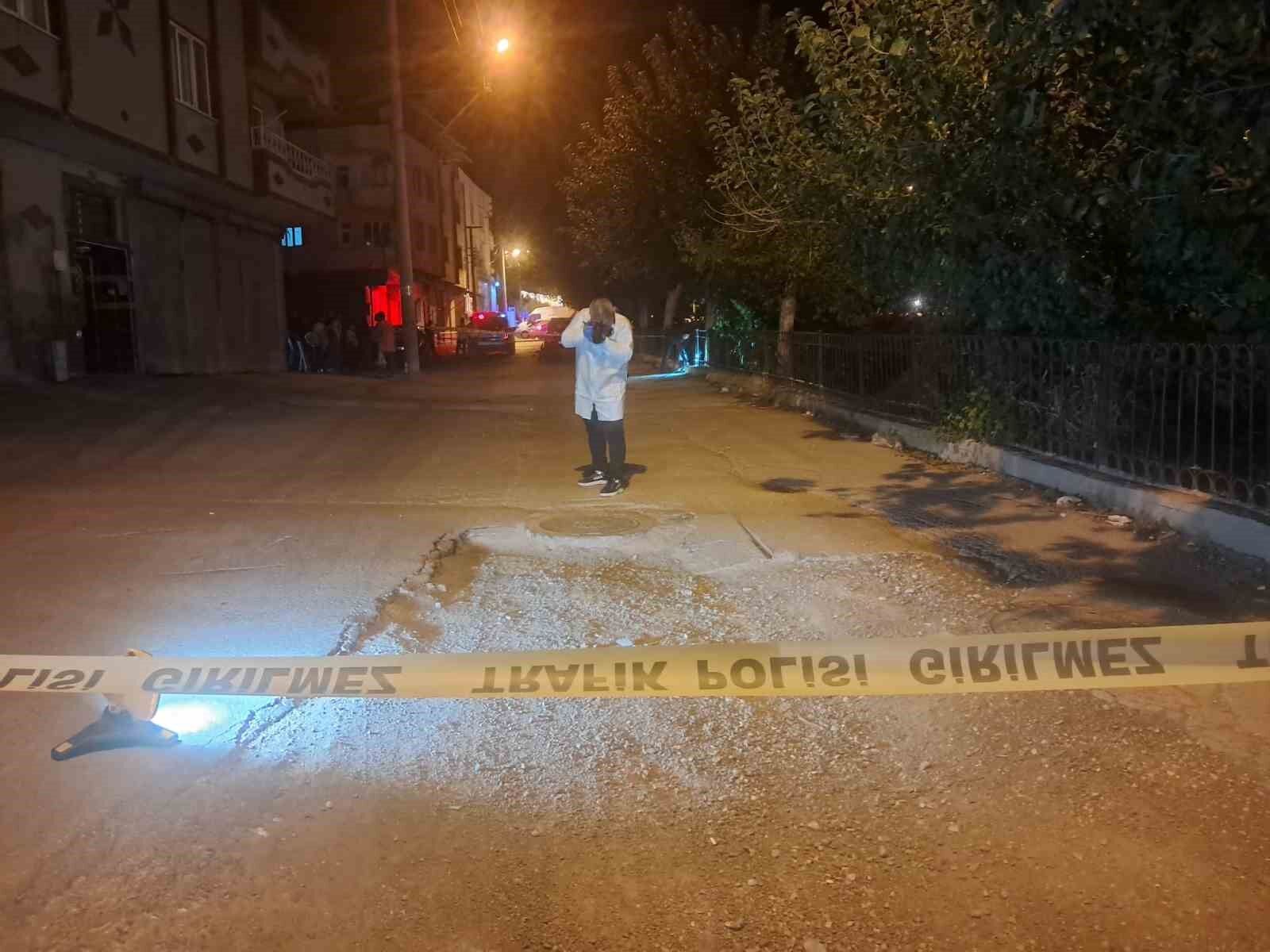 Kilis'te Motosiklet Rögar Kapağına Çarptı: Sürücü Ağır Yaralı