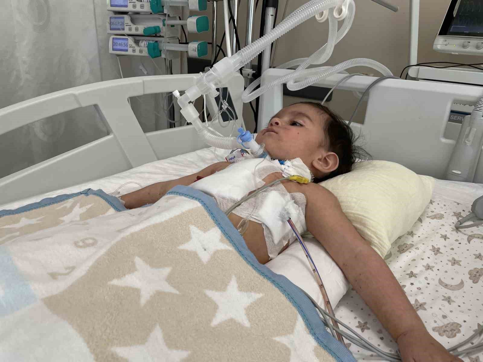 Konya'da 1 yaşındaki bebeğin akciğerinden ceviz çıkarıldı