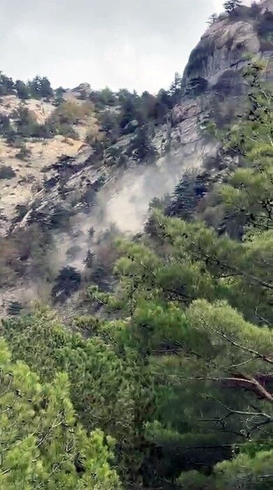 Kozan'da Deprem Anında Yamaçtan Düşen Kaya Kütlesi Paniğe Yol Açtı