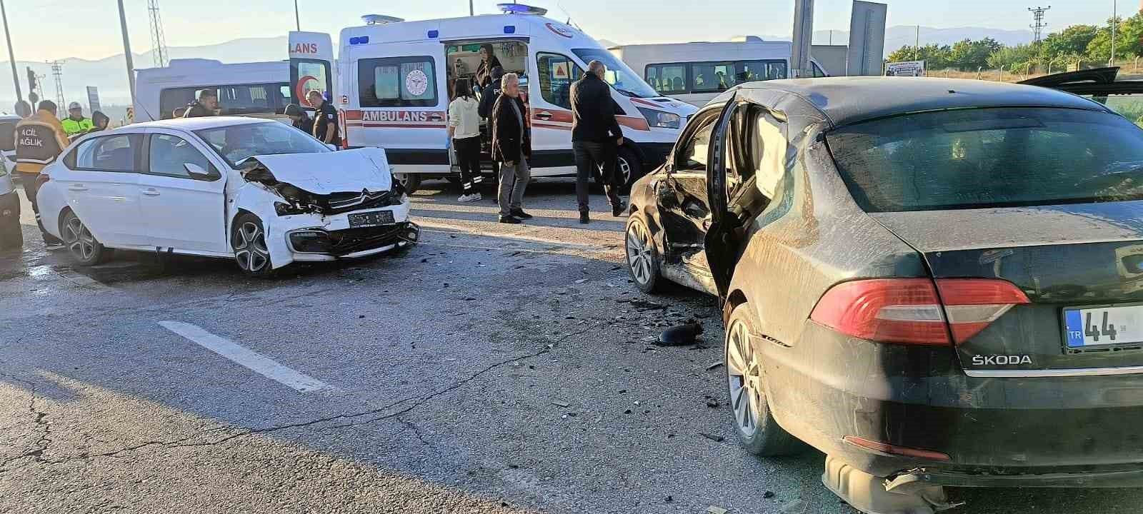 Malatya'da otomobillerin çarpıştığı kazada 6 kişi yaralandı