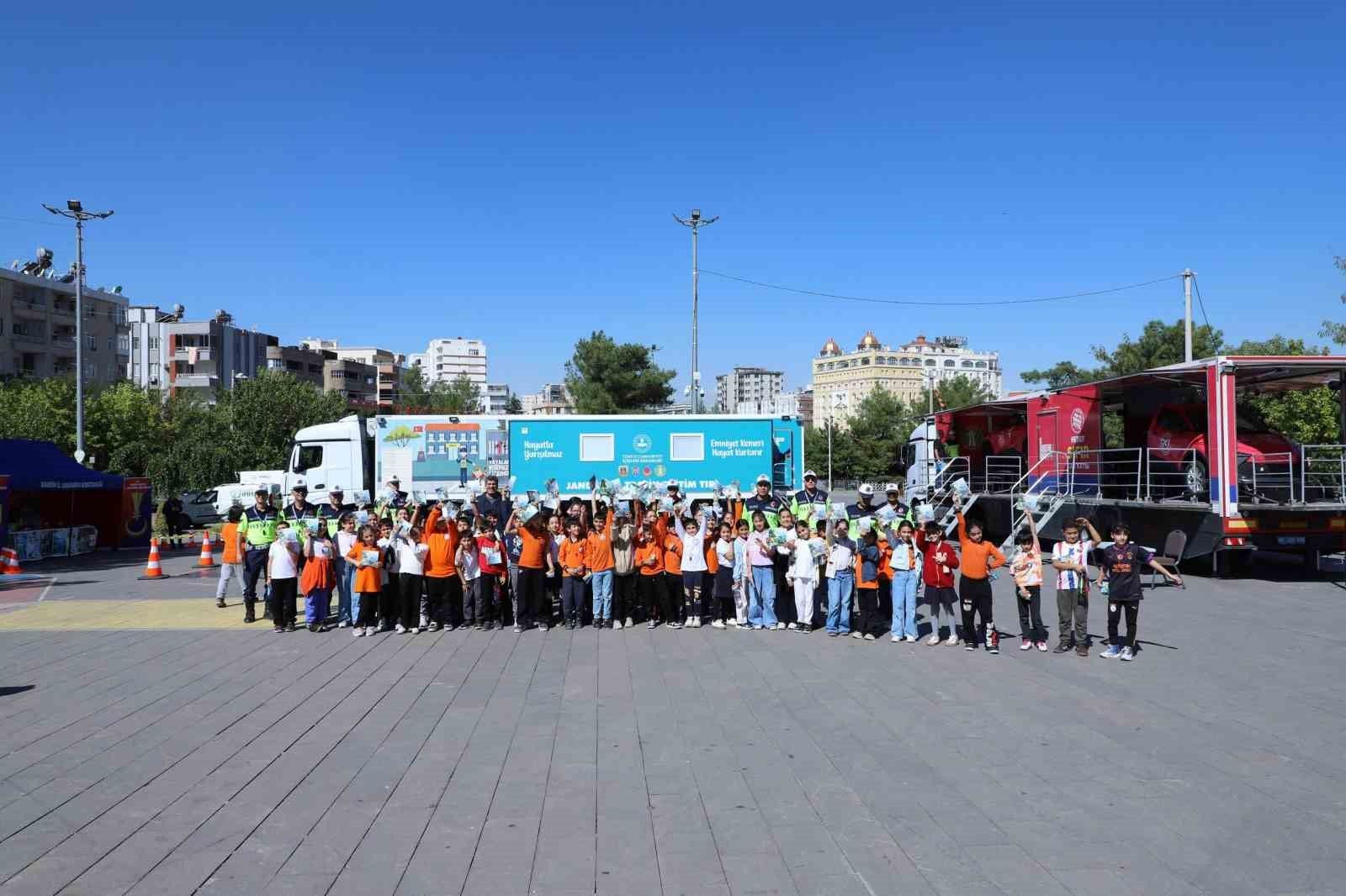 Mardin'de Jandarma, Çocuklara Trafik Bilinci Aşılıyor
