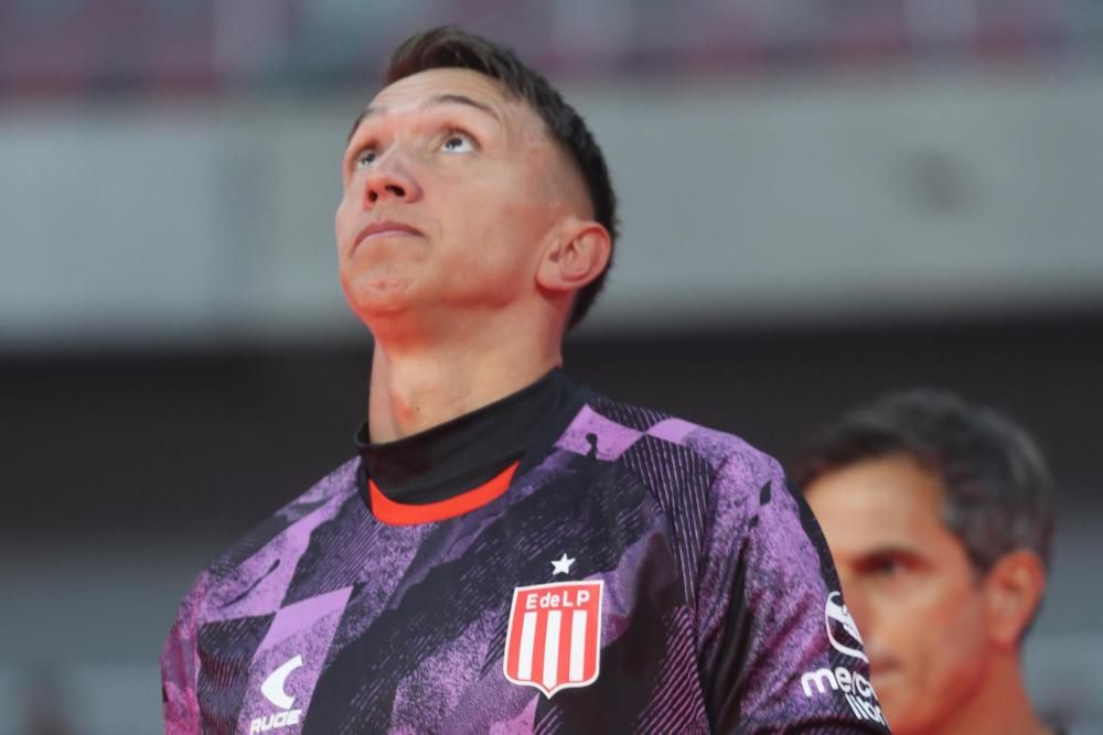 Muslera öldü mü? Taraftarı korkutan iddiayı sahadaki görüntüler çürüttü!
