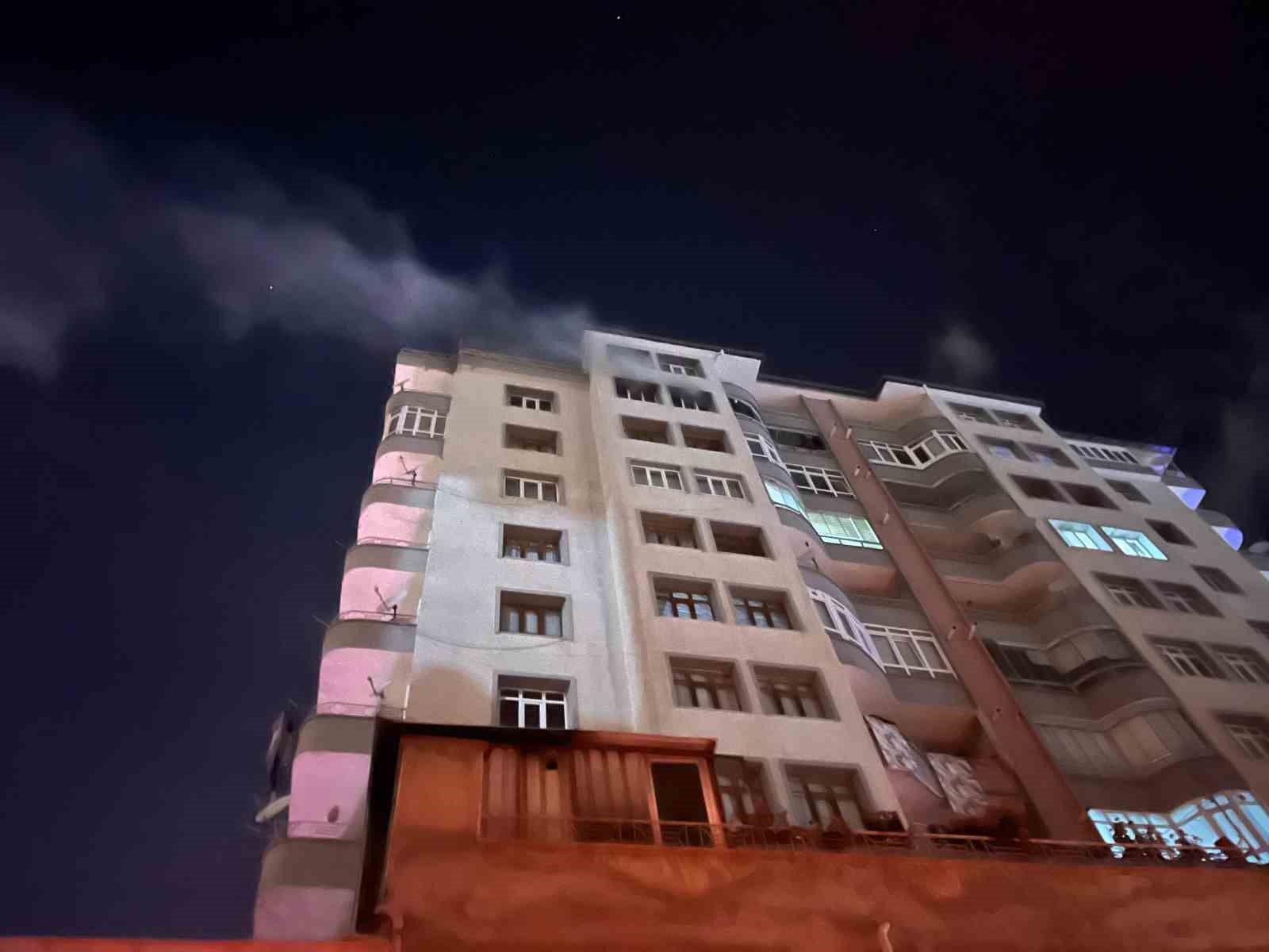 Niğde'de 9. katta çıkan yangın sonucu 5 kişi hastaneye kaldırıldı